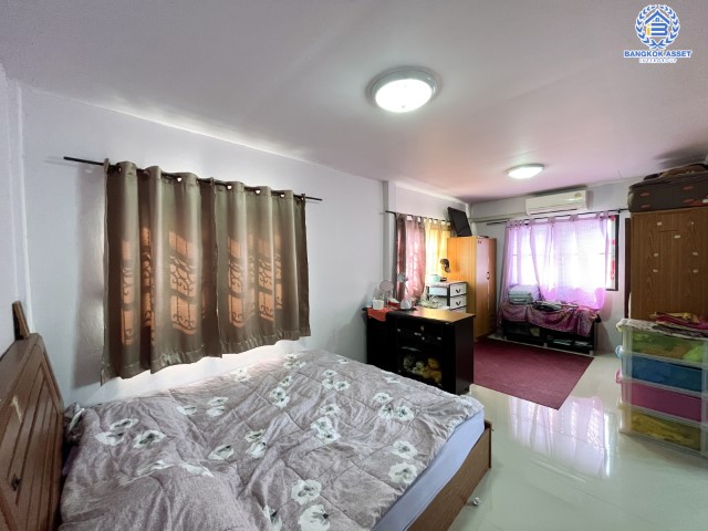 *****ทาวน์เฮ้าส์มือสองย่านนนทบุรี ม.บัวทอง1 บางใหญ่-เซ็นทรัลเวสเกต หลังมุม! เนื้อที่ 35 ตร.ว. ฟังก์ชัน 2 ห้องนอน 2 ห้องน้ำ 2 ที่จอดรถ แถมฟรี! 2 เครื่องปรับอากาศ, 1 เครื่องทำน้ำอุ่น บนทำเลเยี่ยม เชื่อมต่อถ.กาญจนาภิเษก, ถ.รัตนาธิเบศร์ ใกล้รถไฟฟ้าสายสีม่วง "สถานีคลองบางไผ่" และทางด่วน